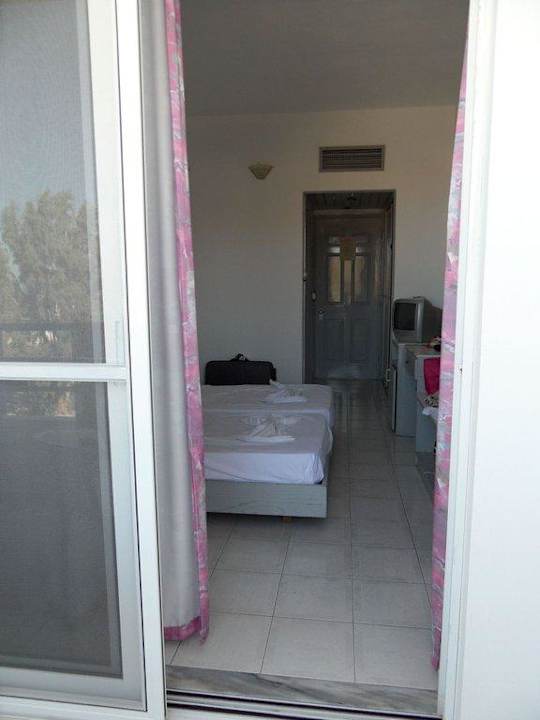 Blick vom Balkon ins Zimmer Hotel Faliraki Bay