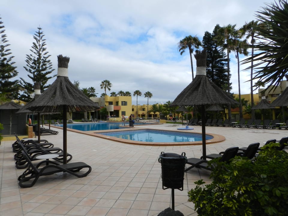 Blick auf die Poolanlage Atlantic Garden Beach Mate