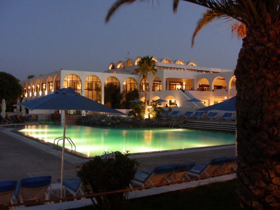 Oceanis Beach Resort am Abend TUI BLUE Oceanis Beach and Spa Resort