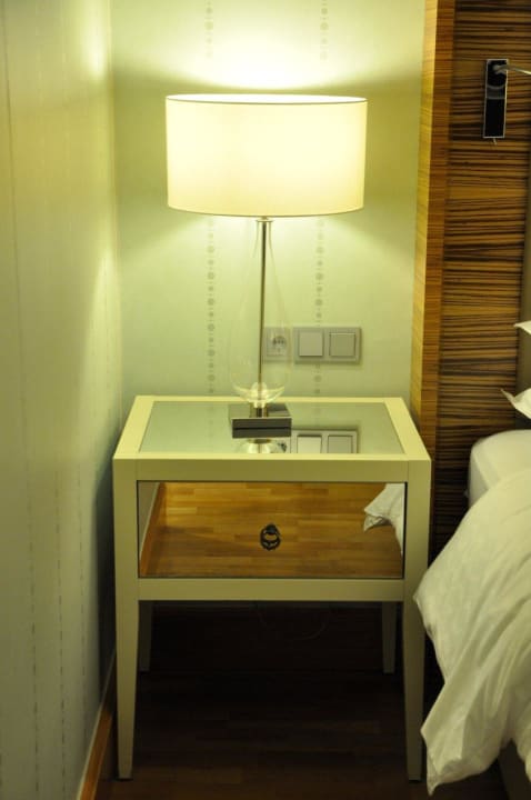 Club Room with view - Lamp by the bed Hotel Sheraton Stockholm