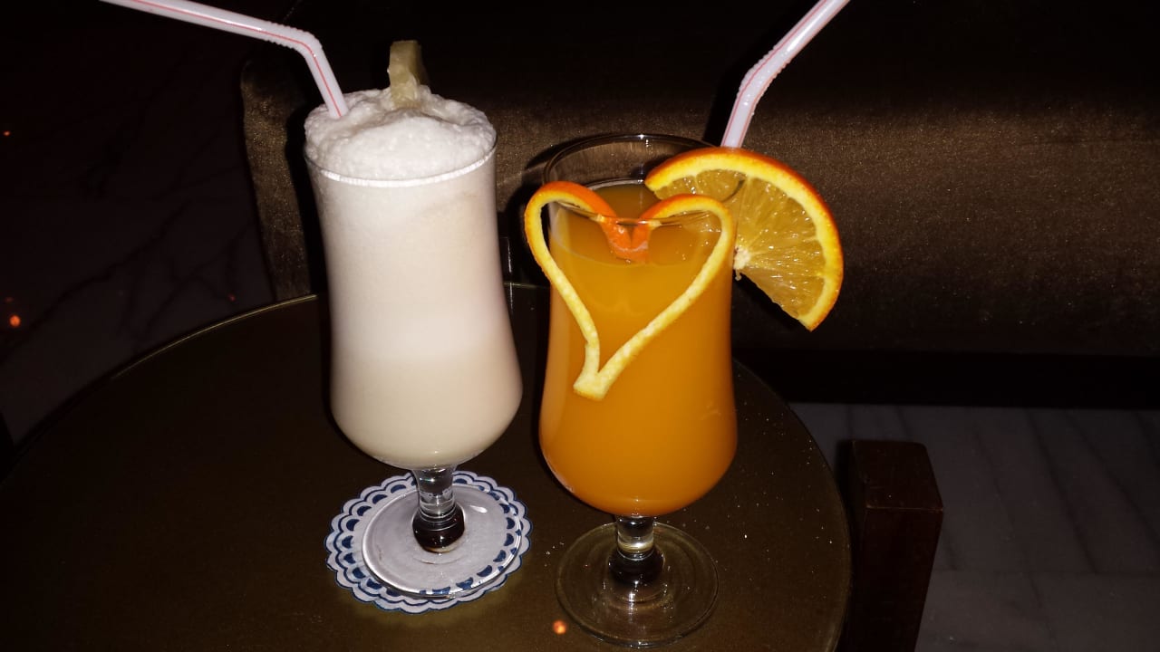 Cocktails in der Roselounge Bar Desert Rose