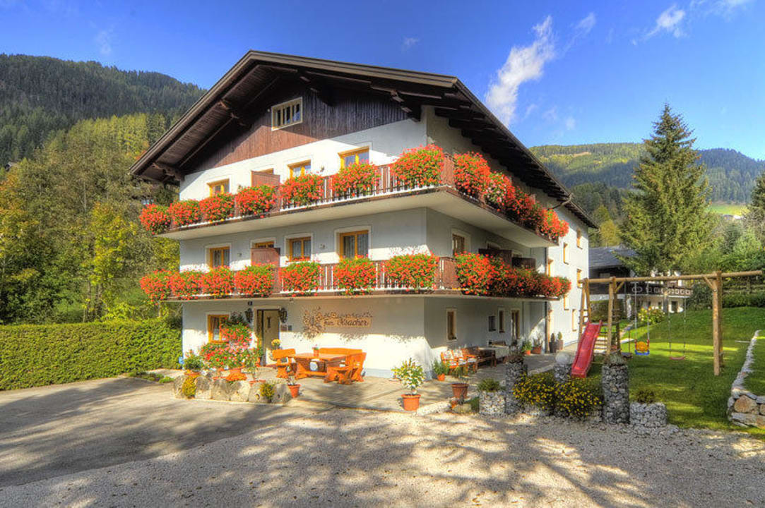 Unser Haus im Herbst Pension Haus Isabella