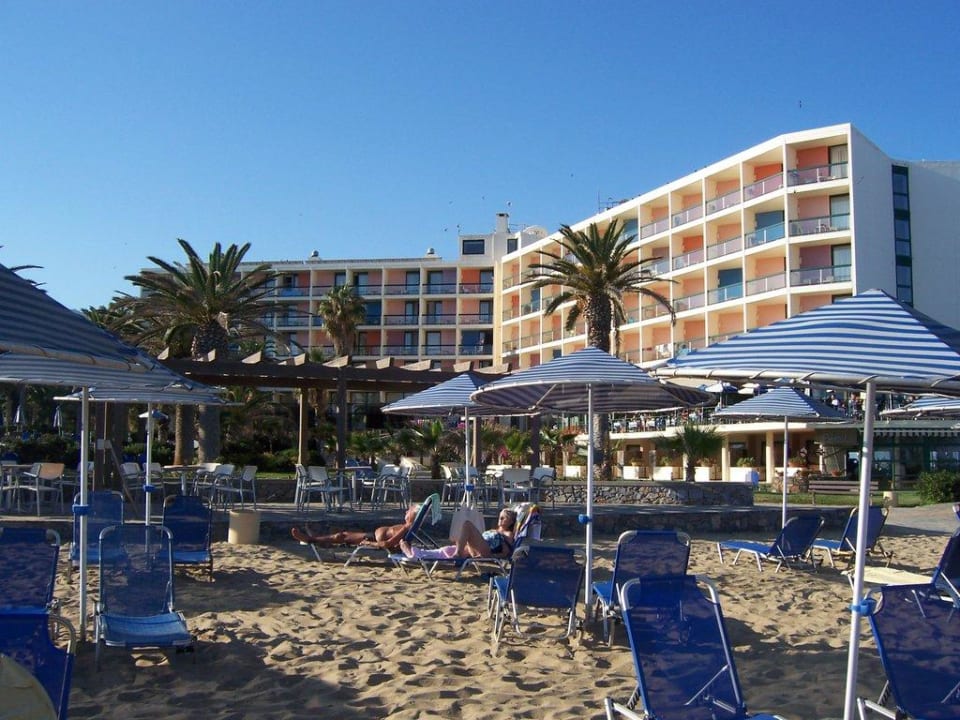 Blick vom Strand auf's Hotel Calimera Sirens Beach