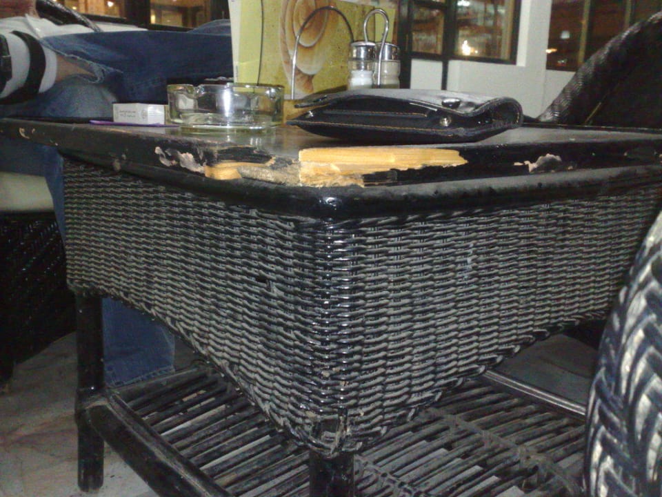 Tisch im Garten Ghazala Beach