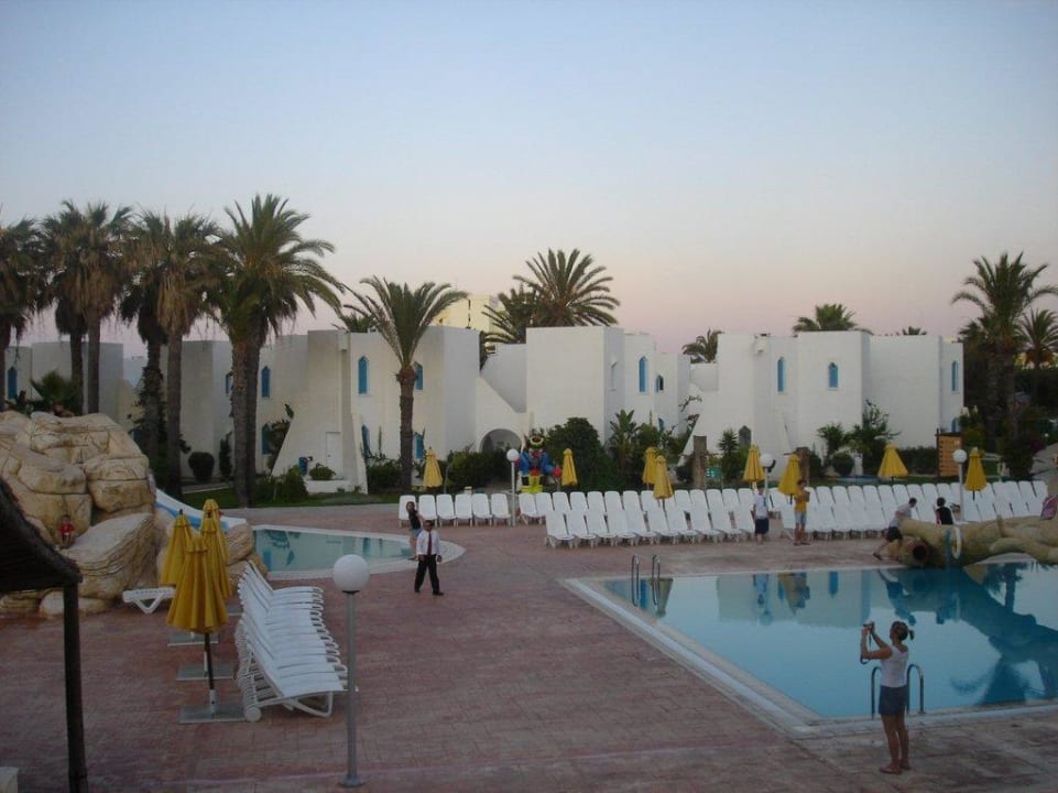 Blick vom Restaurant auf die Bungalows Ruspina Beach Resort