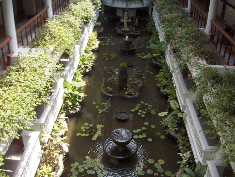 Teich im Hotelinnern Holiday Inn Resort Baruna Bali