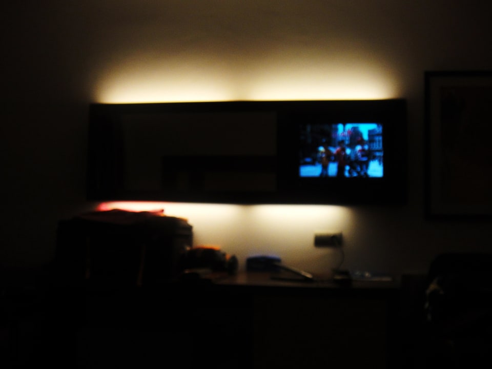 Indirektes Licht hinter dem Tv/ Spiegel Hotel Pabisa Chico