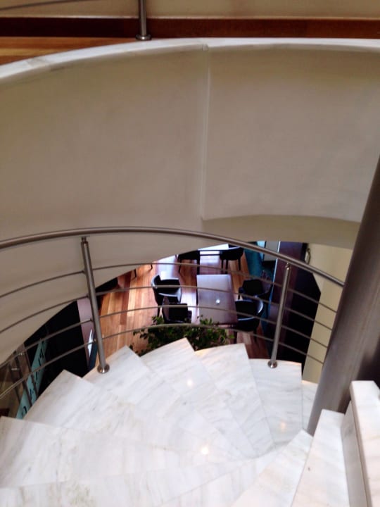 Treppe zur Lobby vom Wohnzimmer aus Hotel GDM Megaron Historical Monument Hotel