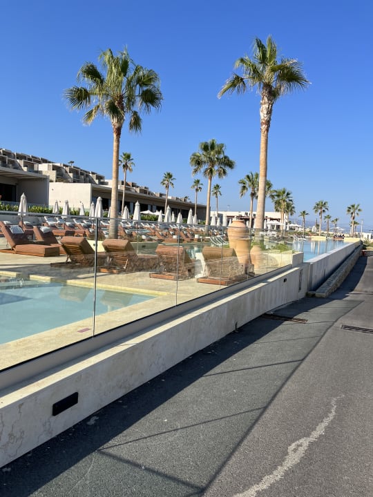 Pool The Royal Senses Resort, Curio Collection by Hilton