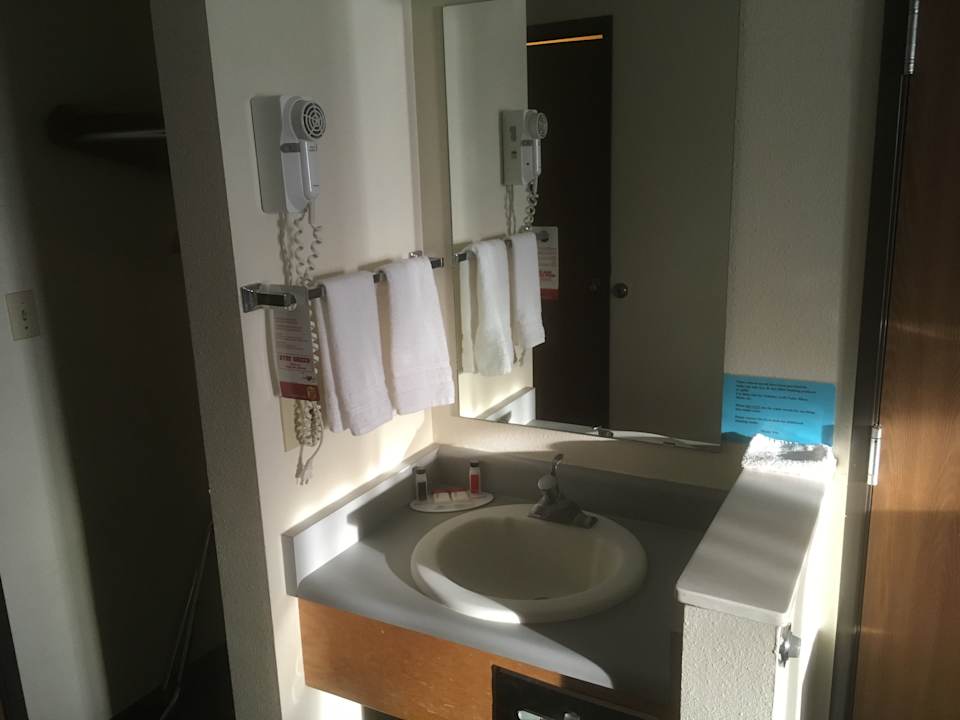 Zimmer Super 8 by Wyndham Bloomfield