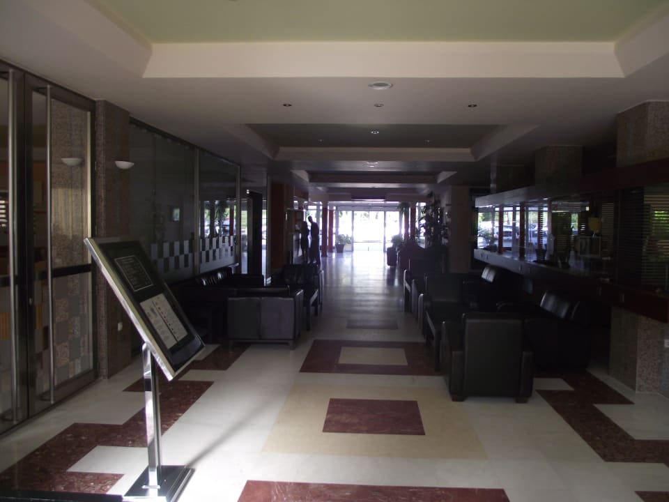 Lobby Hotel Portes Beach