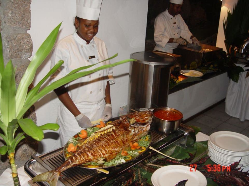 Buffet The Coco de Mer Hotel & Black Parrot Suites