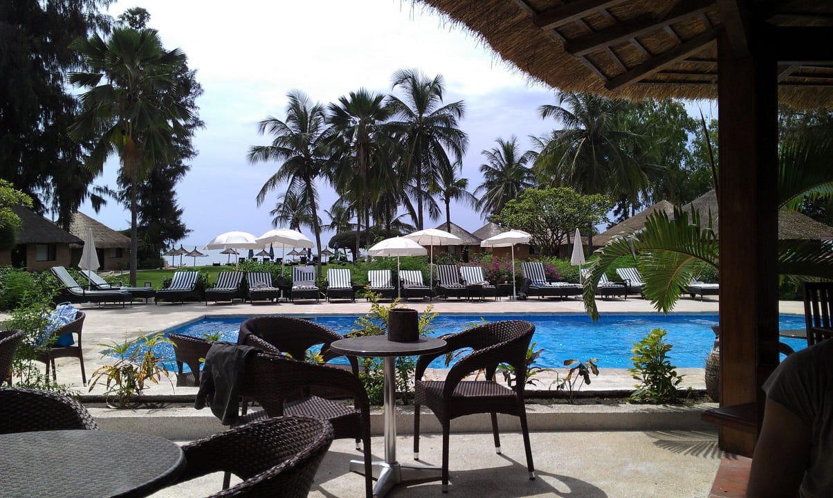 Piscine coté ibiscus Hotel Paladien Les Filaos