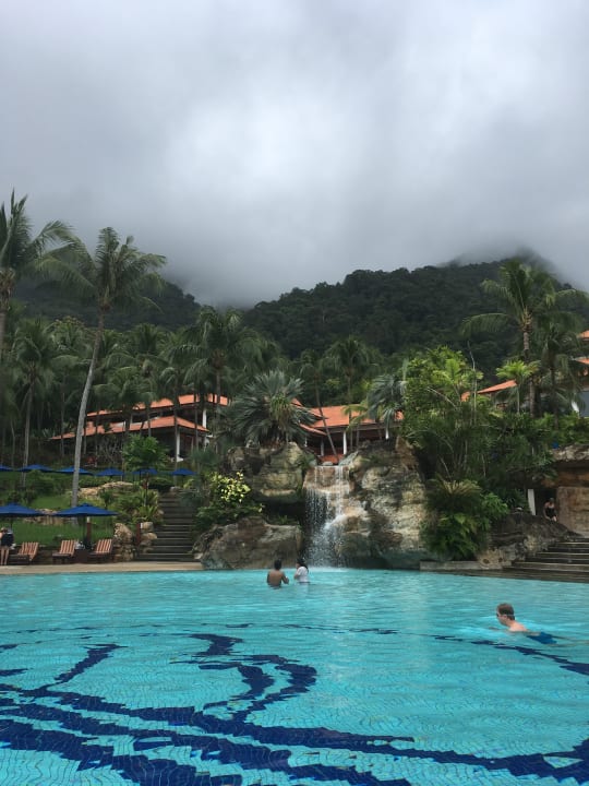 Pool und Hauptgebäude Berjaya Langkawi Resort
