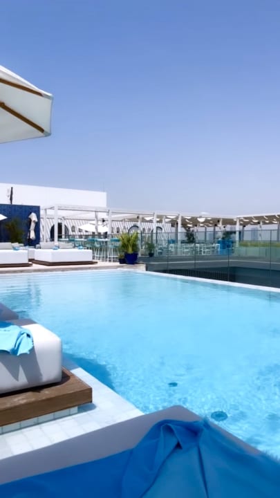 Pool Radisson Beach Resort Palm Jumeirah