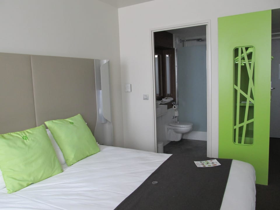 Bett mit Bad Hotel Campanile Centre-Gare