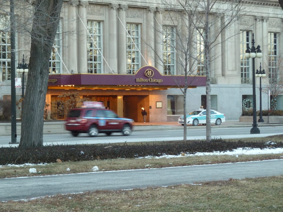 Eingang des Hotels Hotel Hilton Chicago