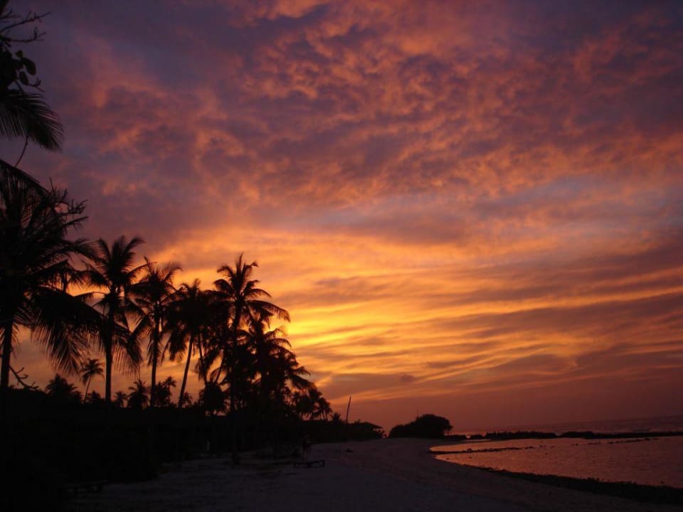 Закат Kuredu Island Resort & Spa