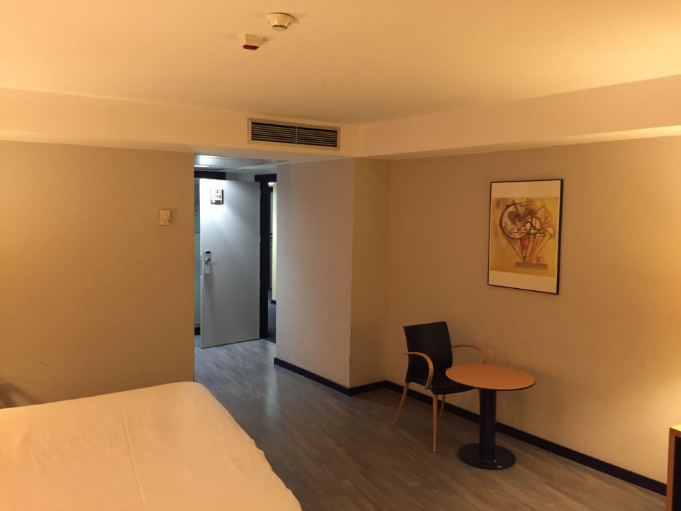 Vom Fenster aus ibis Styles Hotel Ramiro I