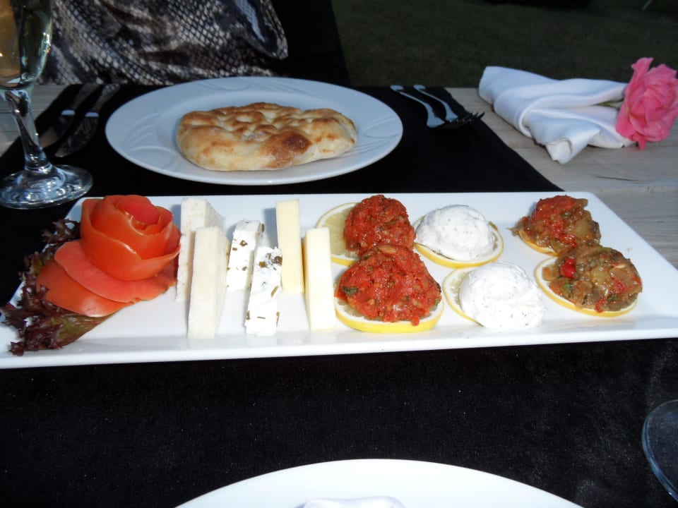 Vorspeisen beim Grillabend Royal Atlantis Beach Hotel