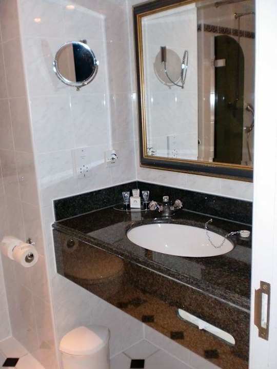 Badezimmer The Tower - A Guoman Hotel