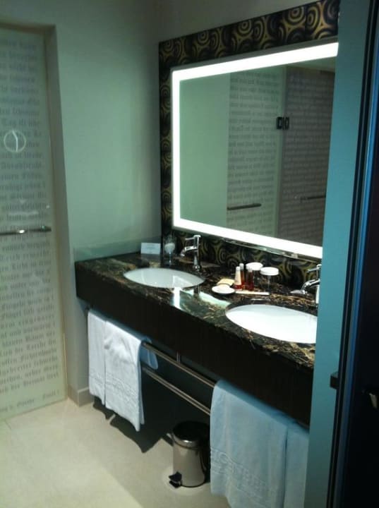 Blick in das Bad Steigenberger Icon Grandhotel Handelshof