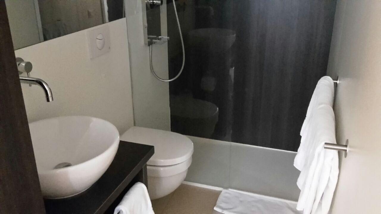 Badezimmer  Hotel Crowne Plaza Zürich