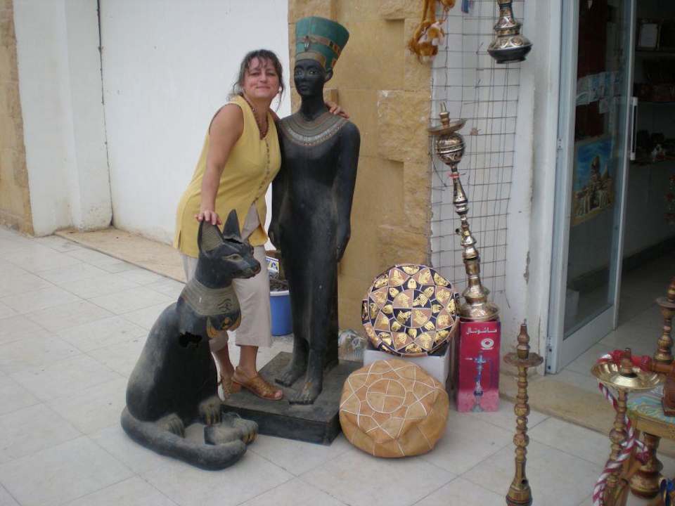 Przed hotelowym sklepem z pamiątkami Hotel Amarante Garden Palms Resort