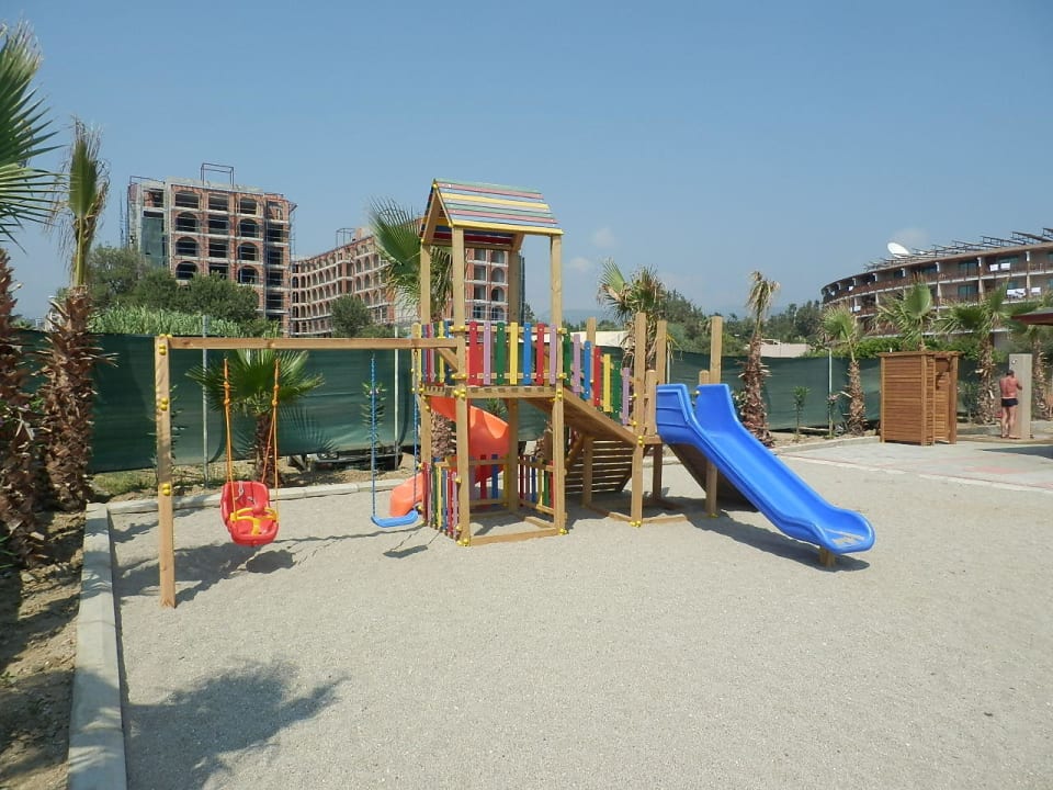 Spielplatz am Strand Dizalya Palm Garden