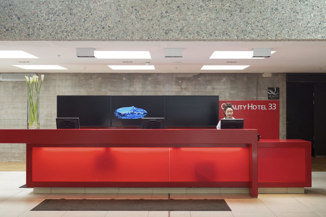 Reception desk Quality Hotel 33