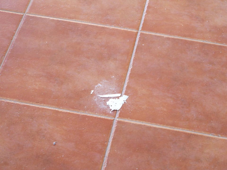 Putz auf dem Boden und auf dem Essen AluaVillage Fuerteventura