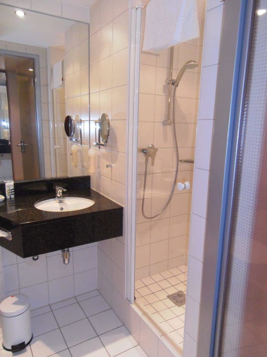Mit schöner geräumiger Dusche! Mercure Hotel Mannheim am Rathaus