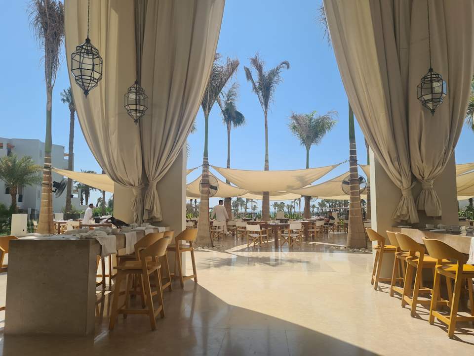 Gastro Serry Beach Resort