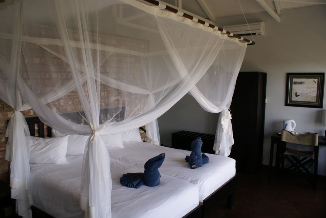 Großes Bett Etosha Safari Lodge