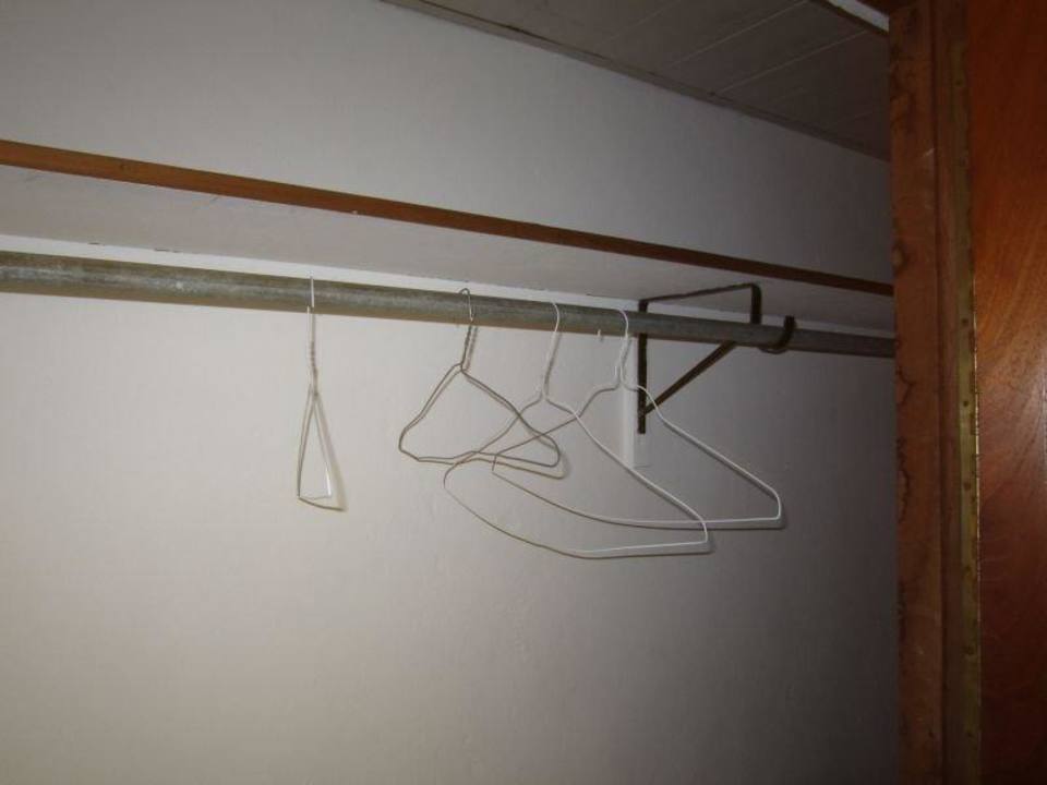 Schrank mit Bügeln BelleVue Dominican Bay