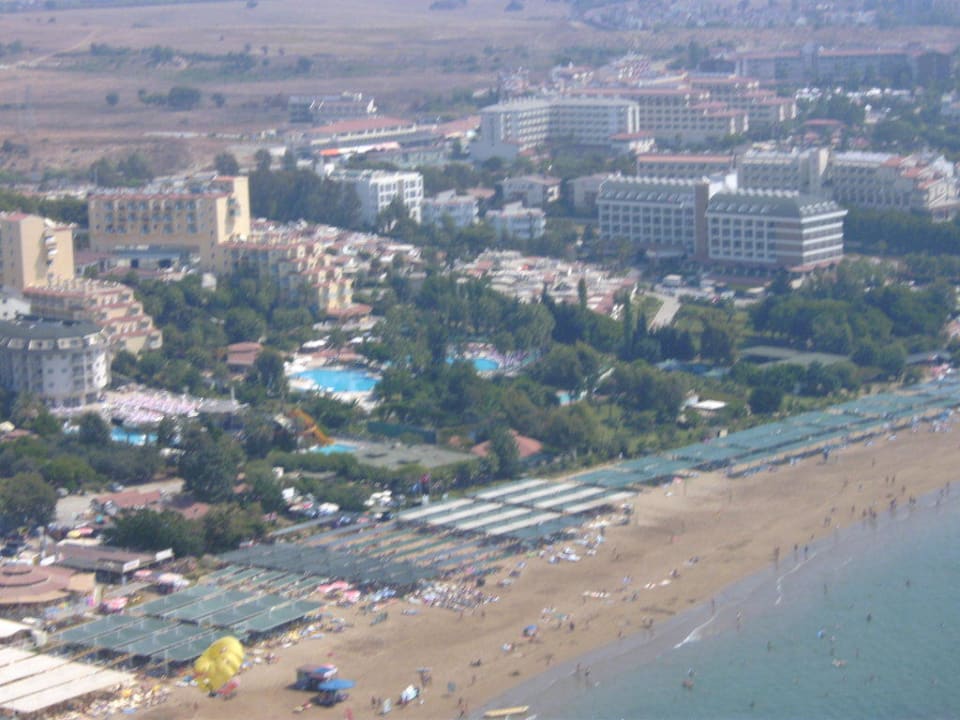 Foto vom Fallschirmfliegen auf den Hotelstrand Side Alegria Hotel & Spa - Adults only +16