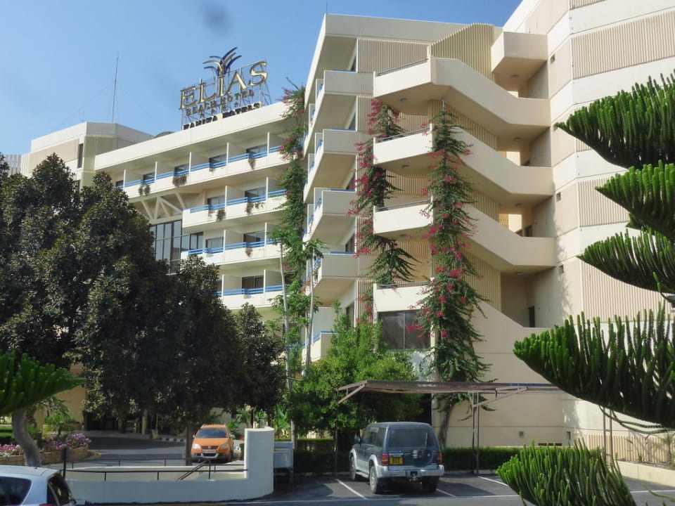 Hotelfront von der Straßenseite Elias Beach Hotel