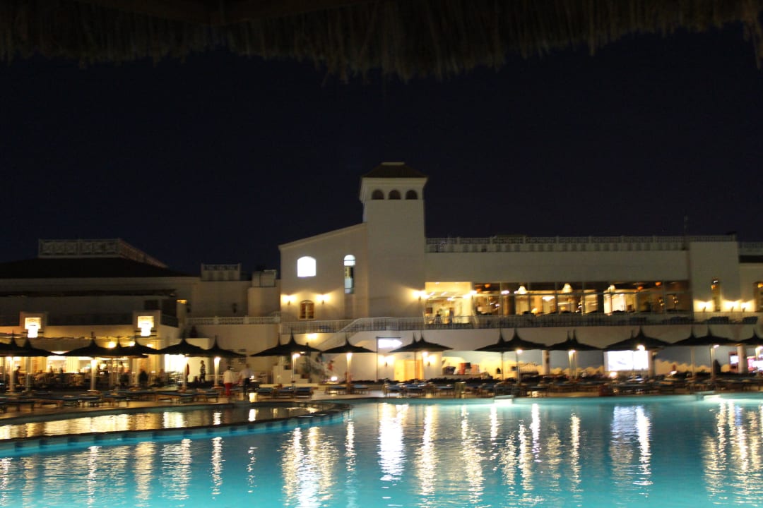 Blick Richtung Hauptgebäude Pickalbatros Dana Beach Resort - Hurghada