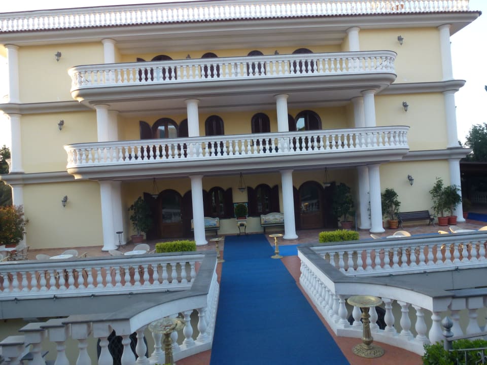 Hoteleingang vom Pool Villa Le Zagare Relais & SPA