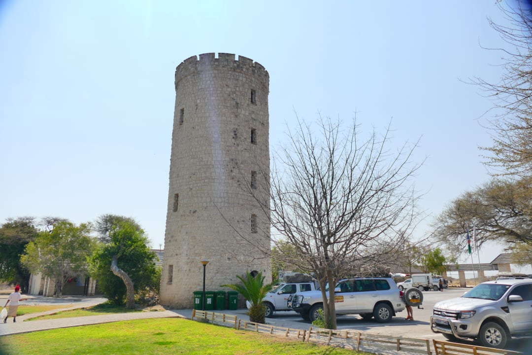 Außenansicht Okaukuejo Camp