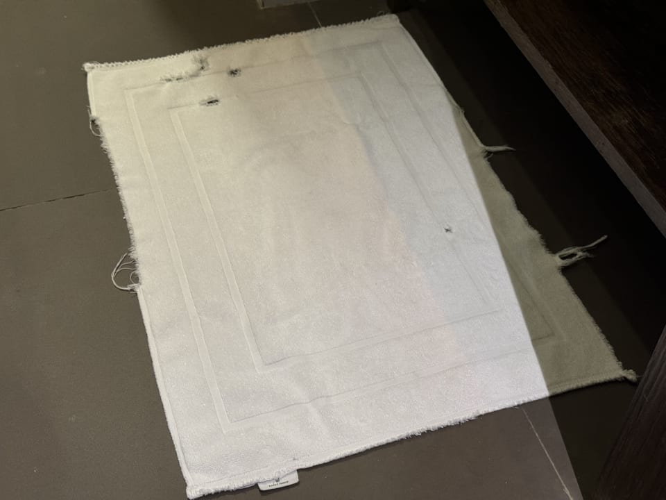 Zimmer Metropole The Crest Collection by The Ascott Limited