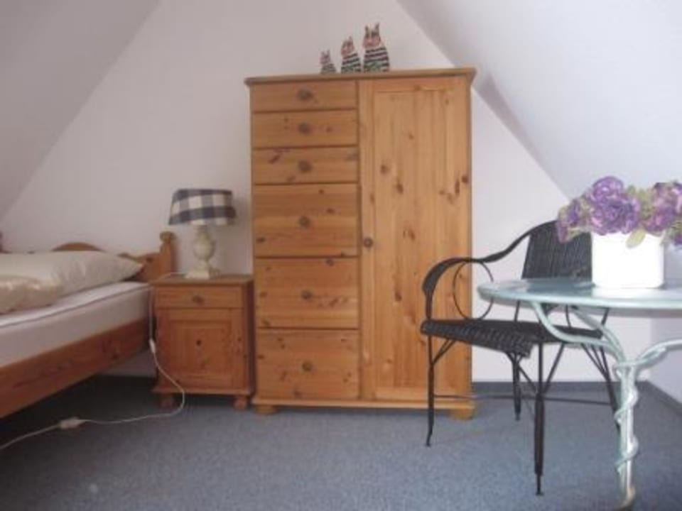 Einzelzimmer unter'm Spitzdach Apartmenthotel am Leuchtturm