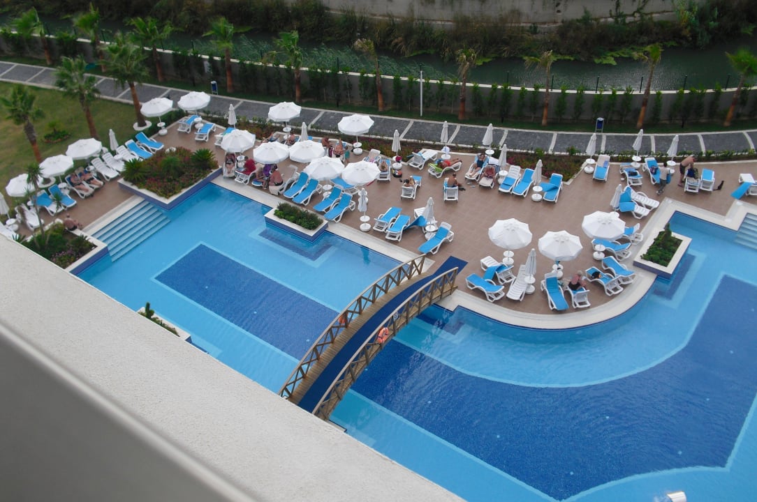 Ausblick vom Zimmer auf den Pool Luna Blanca Resort & Spa