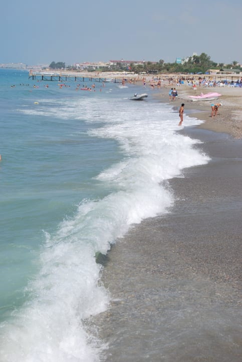 Kiesel aber sauber Club Turtas Beach Hotel