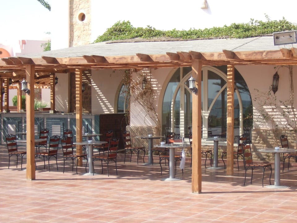 Терраса ресторана Shams Alam Beach Resort