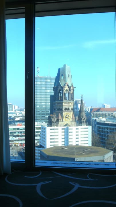 Blick aus Zimmer auf Gedächtniskirche Waldorf Astoria Berlin