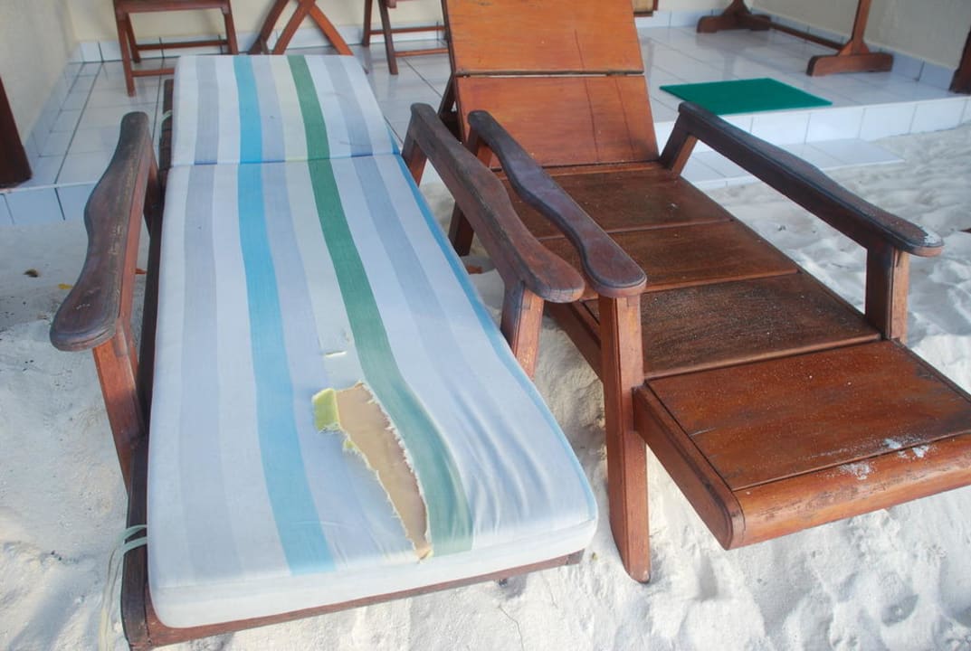 Liegen am Strand Eri Maldives