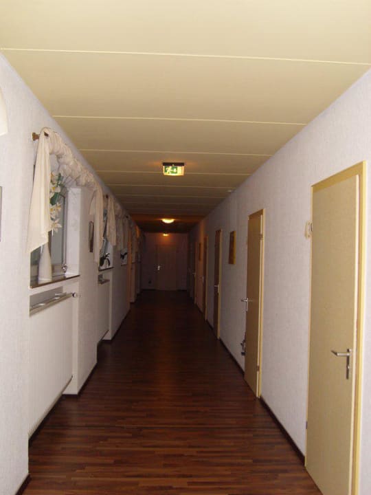 Flur zu den Zimmern Hotel Lahnblick