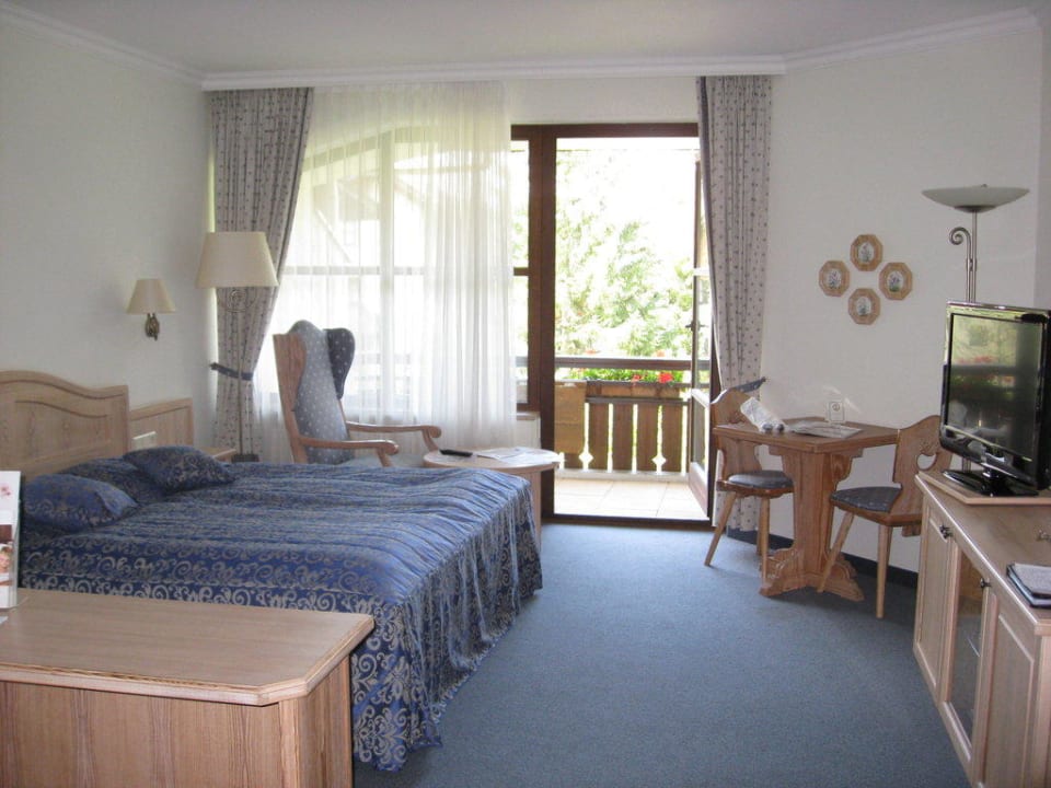 Tolle Zimmereinrichtung - alles neu Dorint Sporthotel Garmisch-Partenkirchen