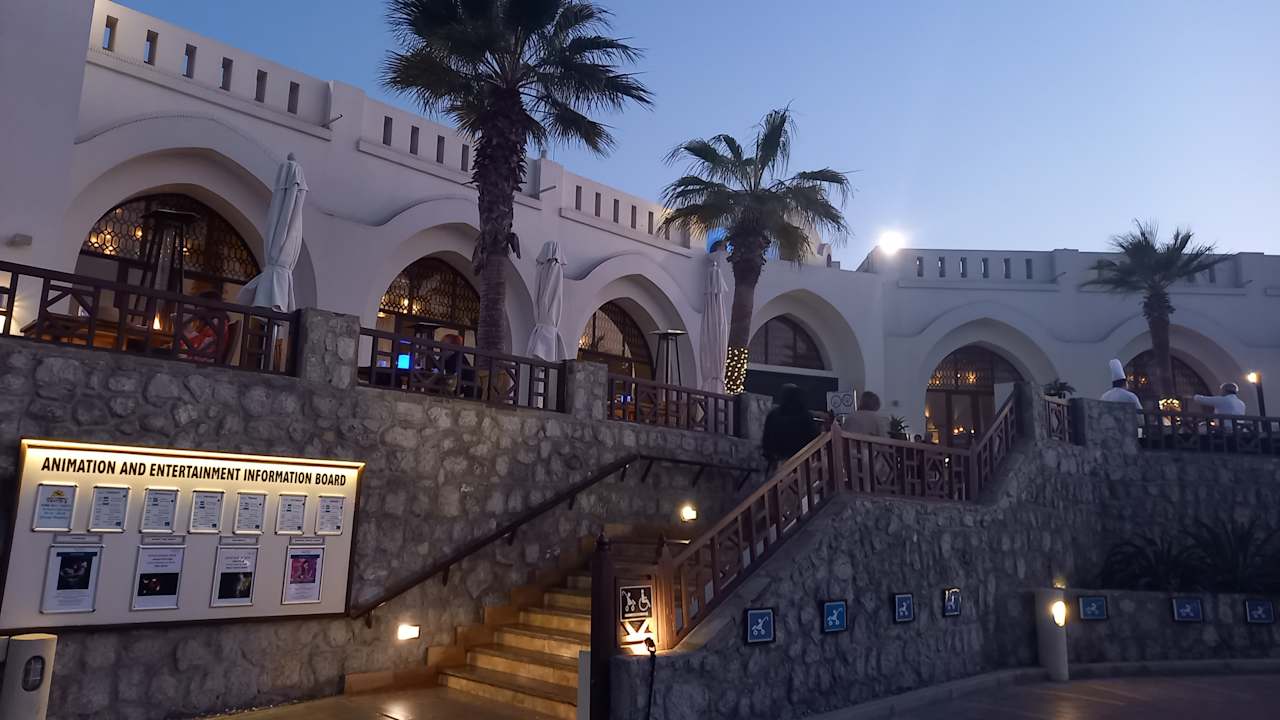 Gastro The Cove Rotana Resort